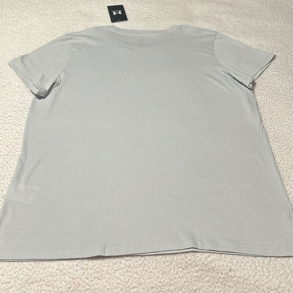 Under Armour Ladies Gray Tee, NWT’s, Size XL - Picture 7 of 7